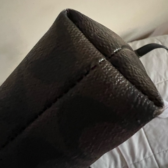 Coach crossbody with gold hardware. - Picture 8 of 8